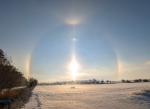 Diese 'Halos' konnten die Sportler nach ihrem ungew&ouml;hnlichen Training beobachten. Sie entstehen durch Reflexion und Brechung des Sonnenlichtes an Eisteilchen in der Luft in 8-12 km H&ouml;he. 