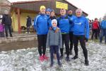Die Starter beim 46. Punschlauf in Meisdorf mussten sich am n&auml;chsten Tag schon etwas w&auml;rmer anziehen oder vielleicht mehr Kilometer laufen, um bei feuchtkaltem Januarwetter warm zu werden: Emily Siebert (vorn) und Anke Delius, Olaf Bothe, Kirsten Geist, Nancy Bothe, Jens Kunkel und Jens-Uwe B&ouml;rner (v.l.).