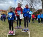 Ehrung für Sandra Homann (li.), die auf der Kurzstrecke den Gesamtplatz drei bei den Damen erreichte. Ehrung für Sandra Homann (li.), die auf der Kurzstrecke den Gesamtplatz drei bei den Damen erreichte.