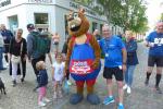 Der ' Wobau-Biber' war f&uuml;r die gro&szlig;en und kleinen L&auml;ufer ein beliebtes Fotomotivam Freitagabend.