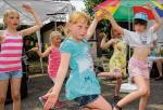 Die Popm&auml;use gaben alles bei ihrem Tanz zum 60. Geburtstag der Einrichtung. Regelm&auml;&szlig;ig trainieren die kleinen T&auml;nzerinnen in der Kinderund
Jugendeinrichtung f&uuml;r ihre Auftritte. Foto: Volksstimme vom 06.07.2015