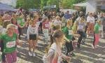 Bevor die Schüler auf die 1,5 kilometer lange Strecke geschickt wurden durfte eine zünftige Erwärmung nicht fehlen. Bevor die Schüler auf die 1,5 kilometer lange Strecke geschickt wurden durfte eine zünftige Erwärmung nicht fehlen.