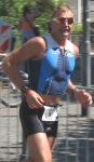Das rote Bändchen ziert schon das Handgelenk, drei weitere Farben folgen noch für Jörg Alex bei der Ironman -EM. Foto: Volksstimme von privat Das rote Bändchen ziert schon das Handgelenk, drei weitere Farben folgen noch für Jörg Alex bei der Ironman -EM. Foto: Volksstimme von privat